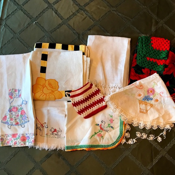 Vintage Table Linens - Picture 1 of 11